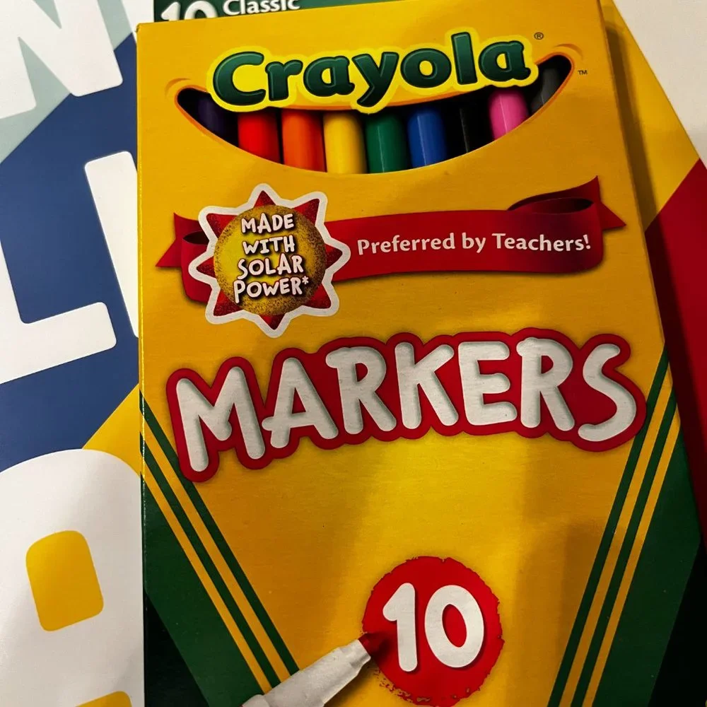 Notepad, Crayola Markers & Letter-Size Poly Bag‎ (new)